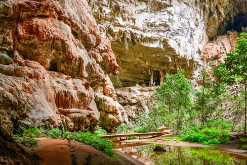 Trilha para a Gruta do Janelão - Parque Nacional Cavernas do Peruaçu - transição dos biomas caatinga e cer