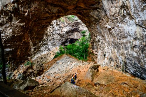 Trilha para a Gruta do Janelão - Parque Nacional Cavernas do Peruaçu - transição dos biomas caatinga e cer
