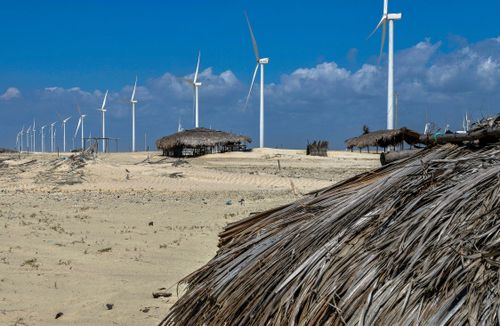 Parque eólico na Praia do Barro Vermelho - Pequenos Lençóis Maranhenses