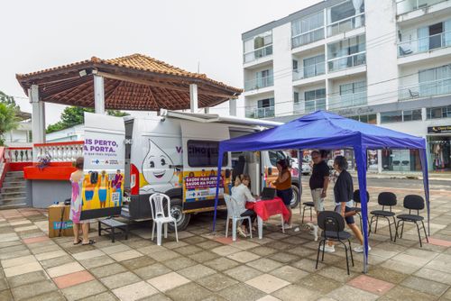 Vacinação contra covid-19 e gripe com o vacimóvel na Praça Antônio Carlos
