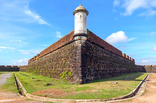 Muralha e guarita da Fortaleza de São José de Macapá - construção inaugurada em 1782