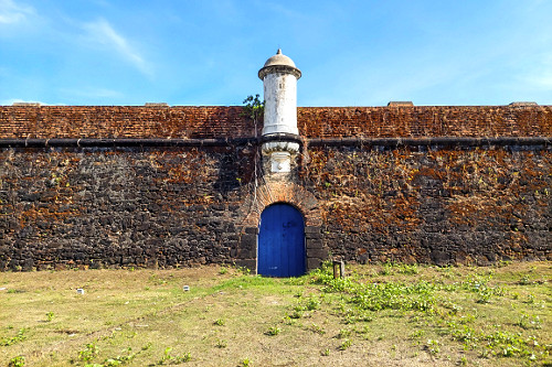 Muralha e guarita da Fortaleza de São José de Macapá - construção inaugurada em 1782