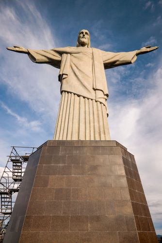 Monumento do Cristo Redentor no topo do Morro do Corcovado escultura no estilo art déco