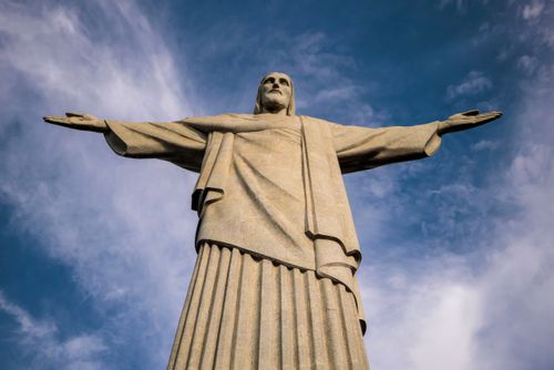 Monumento do Cristo Redentor no topo do Morro do Corcovado escultura no estilo art déco