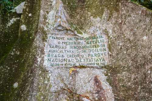 Pedra de Fundação do Parque Nacional do Itatiaia criado em 1937 - primeiro do Brasil