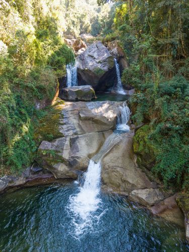 Vista de drone da Cachoeira Itaporani na parte baixa do Parque Nacional do Itatiaia no Parque Nacional do Itat