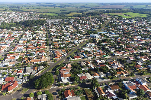 Vista de drone do bairro Jardim Curitiba - ao fundo área rural