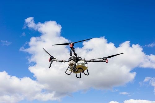 Exibição de drone para pulverização agricola na Expo Goio25 