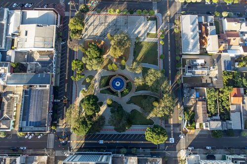 Vista de drone da praça Luigi de Paoli mais conhecida por praça da Matriz