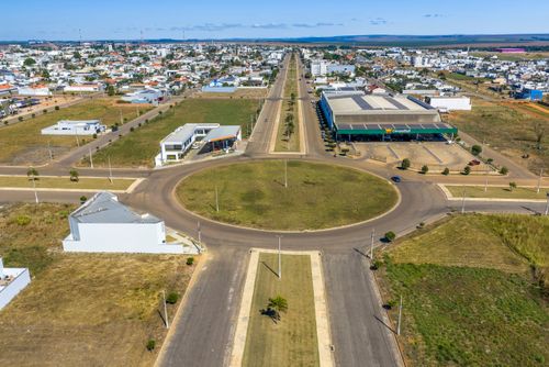 Rotatória no cruzamento entre a avenida Mato Grosso com avenida Marechal Candido Rondon - centro