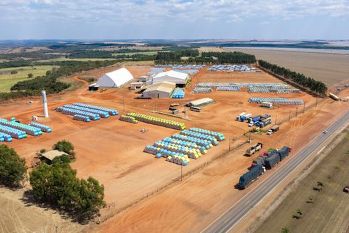 Vista de drone de algodoeira - unidade industrial responsável pelo beneficiamento do algodão 