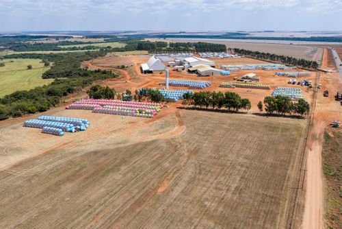 Vista de drone de algodoeira - unidade industrial responsável pelo beneficiamento do algodão 