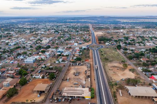 Vista de drone do perímetro ubano