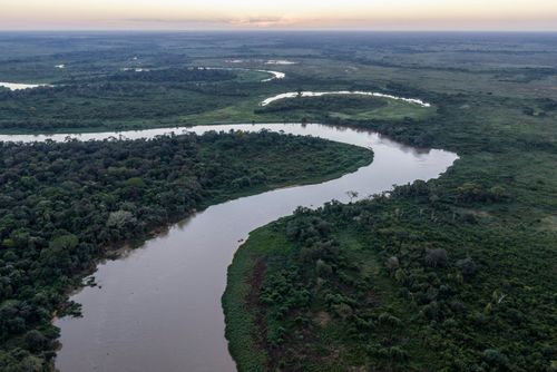 Região de Porto Jofre banhada pelo rio Cuiabá com destaque para os corixos e meandros abandonados