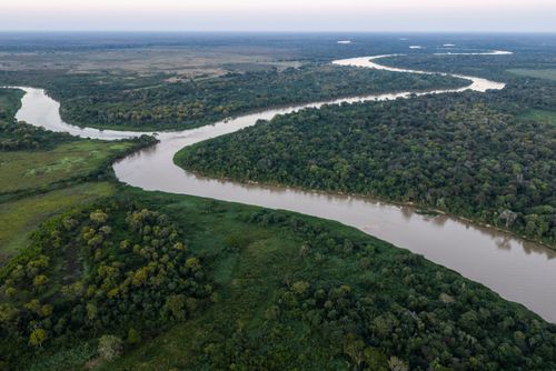 Parque Estadual Encontro das Águas com rio Cuiabá e foz do rio Três Irmãos - região de Porto Jofre