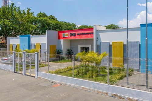 Vista de drone do CMEI Centro Municipal de Educação Infantil Sonja Margarida Matelo