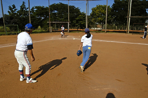 Comunidade japonesa jogando baseball em Campinas 