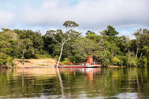 Porto da aldeia Piyulaga da etnia Wuará no Rio Tuatuari - Parque Indígena do Xingu