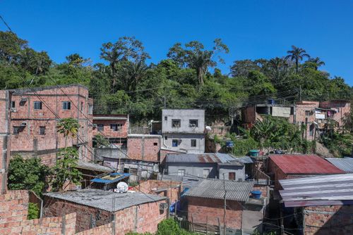 Moradias no bairro Colônia Oliveira Machado