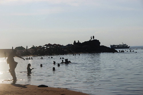 Silhueta de banhistas na Praia Ponta de Pedras - Rio Tapajós - Alter do Chão -