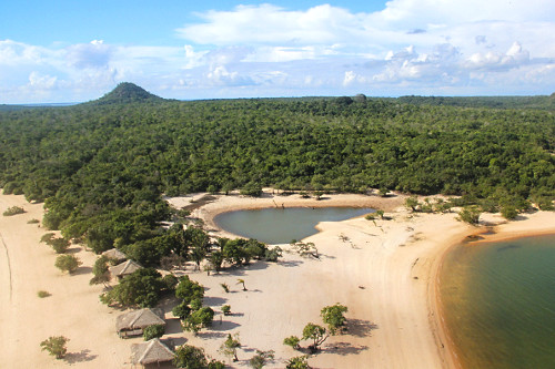 Vista de cima da praia da Ilha do Amor - só aparece nos períodos de seca do Rio Tapajós - Alter do Chão - 