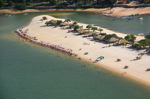 Vista de cima da praia fluvial da Ilha do Amor - só aparece nos períodos de seca do Rio Tapajós  - Alter do
