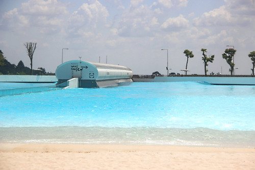 Praia artificial da Grama - Piscina com tecnologia que produz ondas para prática de surf localizada dentro do