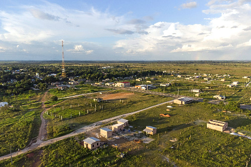 Vista de drone de moradias populares - 