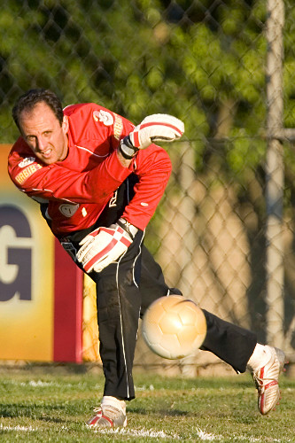 Rogerio Ceni em treinamento