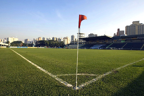 Encontro da linha lateral com a linha de fundo no Parque Antárctica - Estádio Palestra Itália  - zona oeste