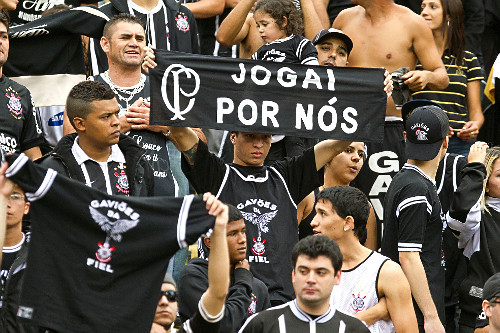 Torcida do Esporte Clube Corinthians durante a partida entre Ceará e Corinthians - Estádio do Pacambú