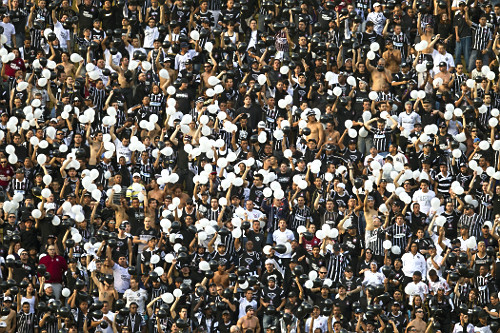 Torcida do Esporte Clube Corinthians durante a partida entre Cruzeiro e Corinthians - Estádio do Pacambú