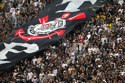 Torcida do Esporte Clube Corinthians durante a partida entre São Paulo e Corinthians - Estádio do Pacambú