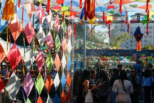 Decoração no arraial do Largo da Batata - Festa Junina no Largo de Pinheiros
