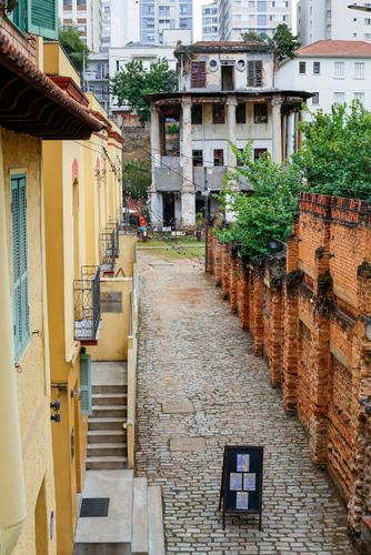 Centro Cultural da Vila Itororó - conjunto arquitetônico de 1922 em processo de restauração 
