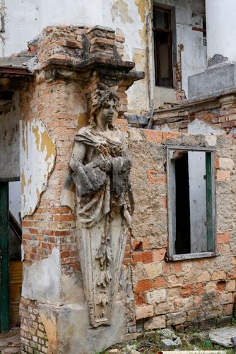 Coluna estilo cariátide no Centro Cultural da Vila Itororó - conjunto arquitetônico de 1922 em processo de 