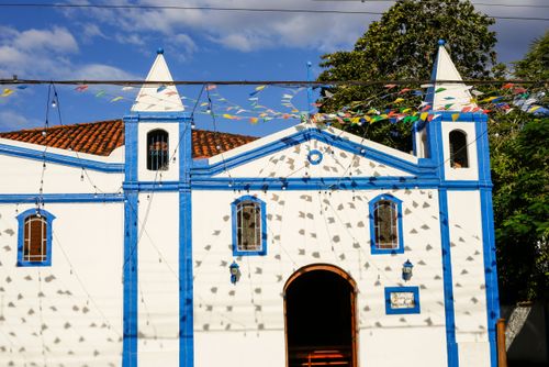 Fachada da Capela de São João Batista - construção em pau-a-pique - bairro Perequê