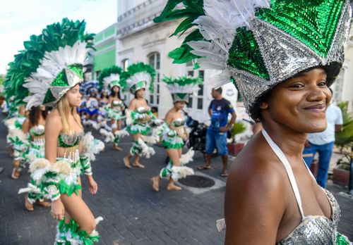 Apresentação do Caboclinho Flecha Negra ou Flexa Negra durante o carnaval