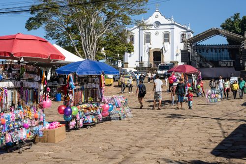 Barracas no largo Padre Bernardino na festa do Santuário da Santíssima Trindade