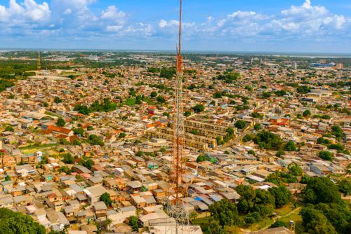 Vista de drone de moradias populares no bairro Coroado