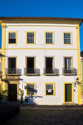 Sobrado onde nasceu o poeta satírico baiano Gregório de Mattos Guerra construído no século XVII - praça P