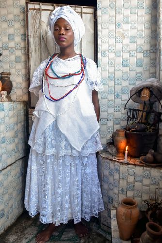 Retrato de adolescente no terreiro de candomblé - Ilè Àse Ojú Onirè ou Oju Onirê