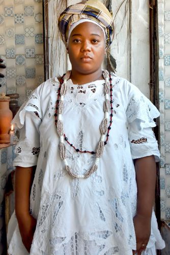 Retrato de adolescente no terreiro de candomblé - Ilè Àse Ojú Onirè ou Oju Onirê