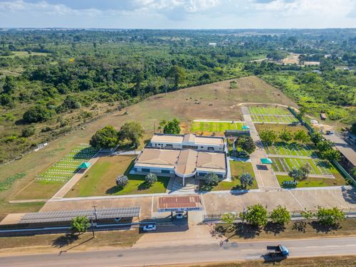 Vista de drone de cemitério situado no km 13 da PA-370