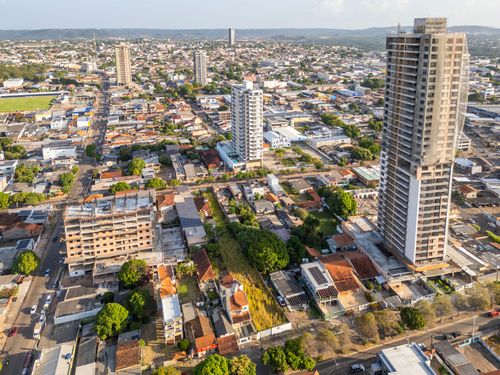 Vista de drone de prédios residenciais em construção no bairro Aparecida - verticalização urbana