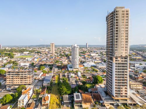 Vista de drone de prédios residenciais em construção no bairro Aparecida - verticalização urbana