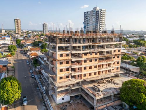 Vista de drone de prédio residencial em construção - bairro Aparecida - verticalização urbana
