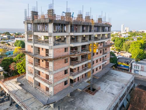 Vista de drone de prédio residencial em construção - bairro Aparecida - verticalização urbana