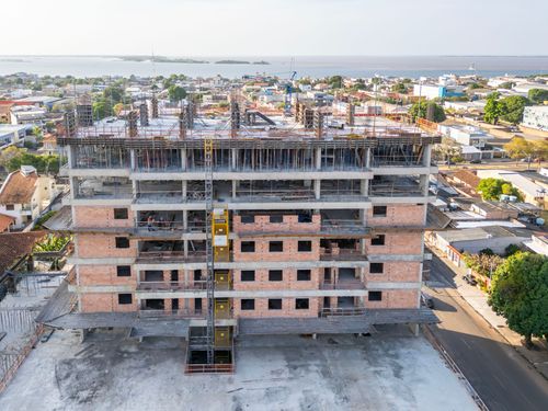 Vista de drone de prédio residencial em construção - bairro Aparecida - verticalização urbana