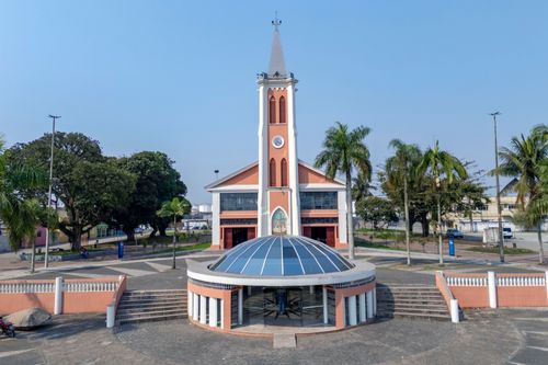 Vista de drone do Santuário Estadual Nossa Senhora do Rocio - projeto de Alfredo Andersen - Praça da Fé - b